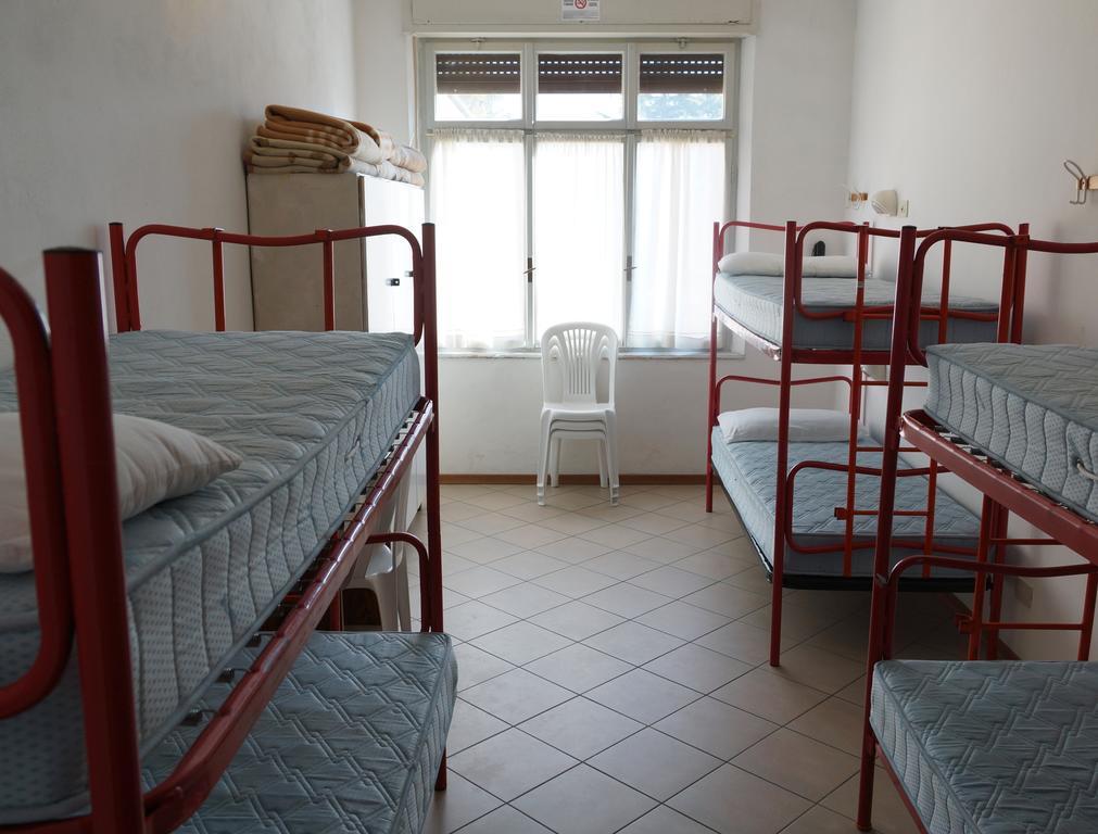 Ostello Della Gioventu Benacus Riva del Garda חדר תמונה