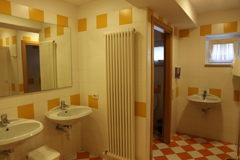 Ostello Della Gioventu Benacus Riva del Garda מראה חיצוני תמונה
